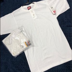 New with tags men plain white Wilson tee shirt